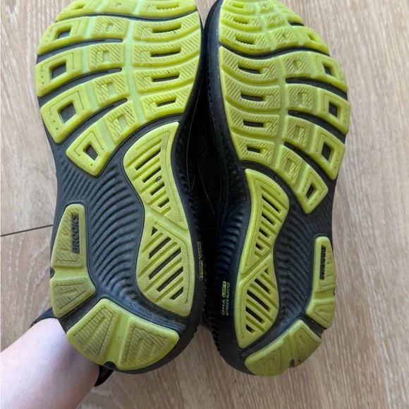 Brooks runDisney Ursula-inspired Ghost 17 - Black, Teal, and Purple - Picture 4 of 9